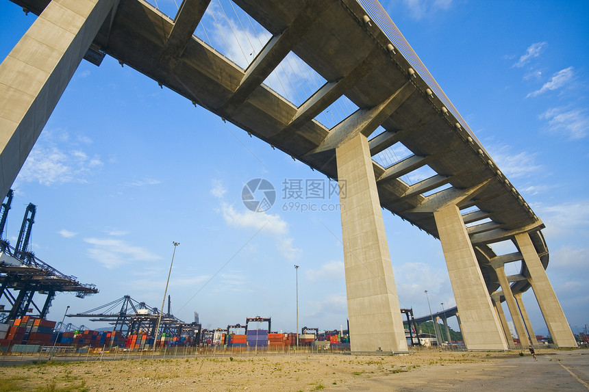 桥下 城市风景沥青阴影天花板车库石头场景水泥地下室柱子交通图片