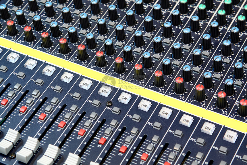 音频录音工作室中的按钮设备音乐收音机岩石混合器记录工程师俱乐部控制音乐会电气图片