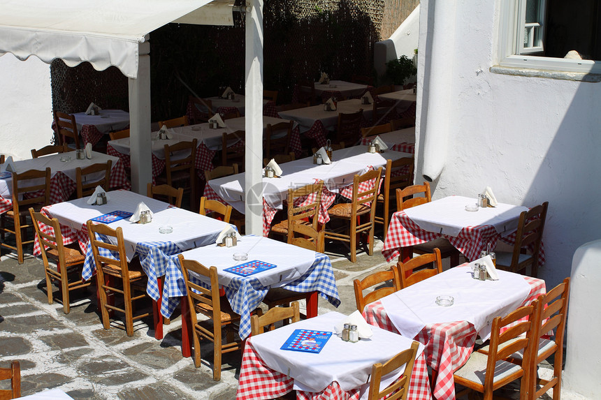 Greek群岛的咖啡厅美食家餐具白色椅子建筑学旅游文化水平餐厅红色图片
