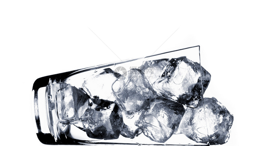 带冰块的玻璃蓝色宏观食物反射补品工作室正方形矿物饮料冻结图片