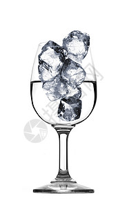 用冰块装在玻璃中的淡水蓝色飞溅食物生活矿物不倒翁福利瓶子杯子立方体背景图片