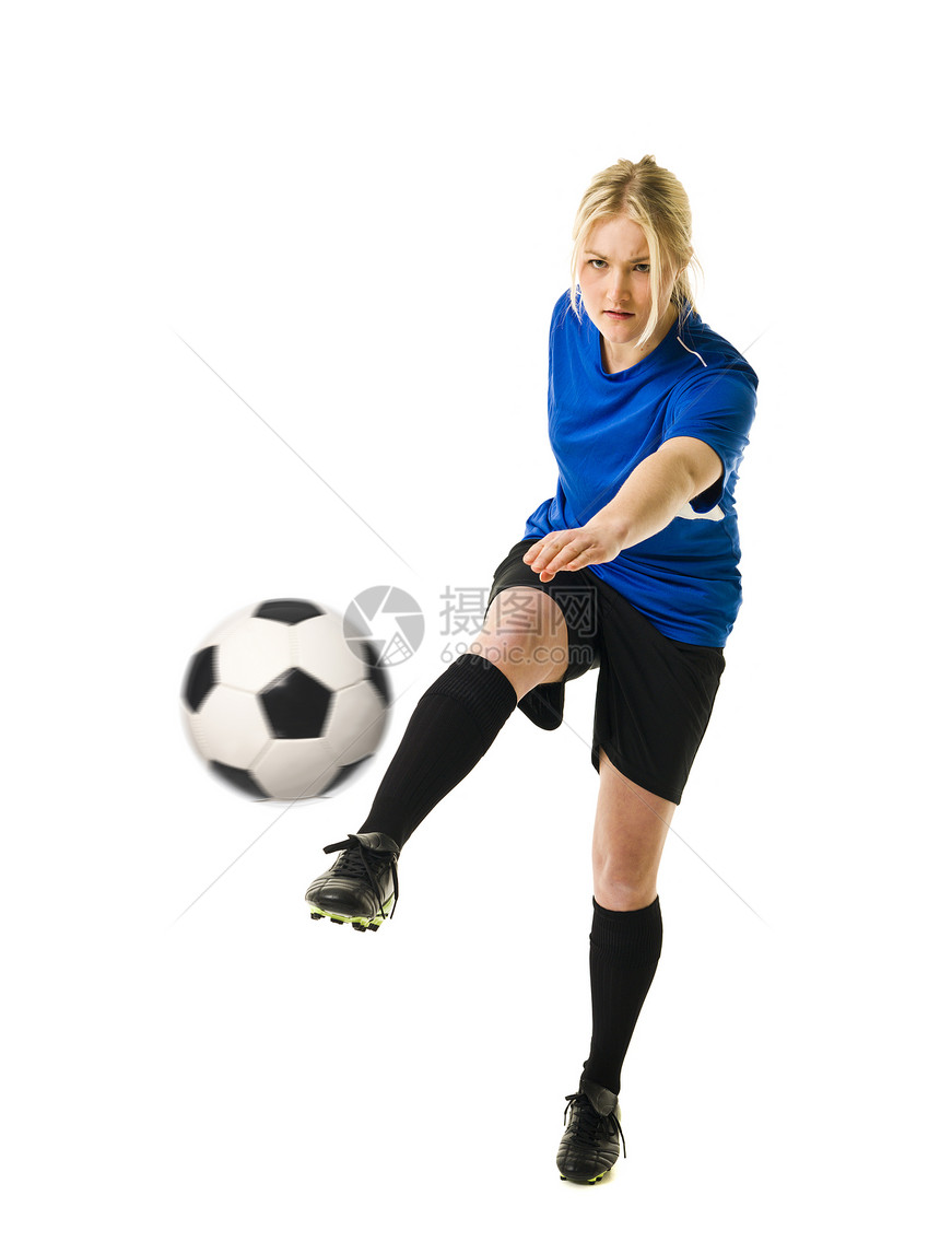 女足球员青春期足球鞋职业棕色影棚蓝色快乐表情头发享受图片