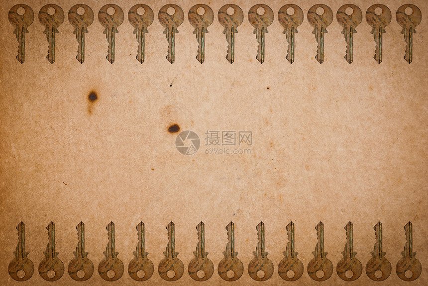 旧纸页背景的锈键钥匙金属房子财产棕色工具安全木板材料宏观图片