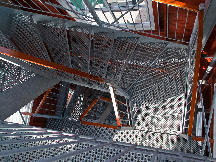 楼梯间梯子螺旋救援水平危险建筑楼梯情况灰色栏杆图片