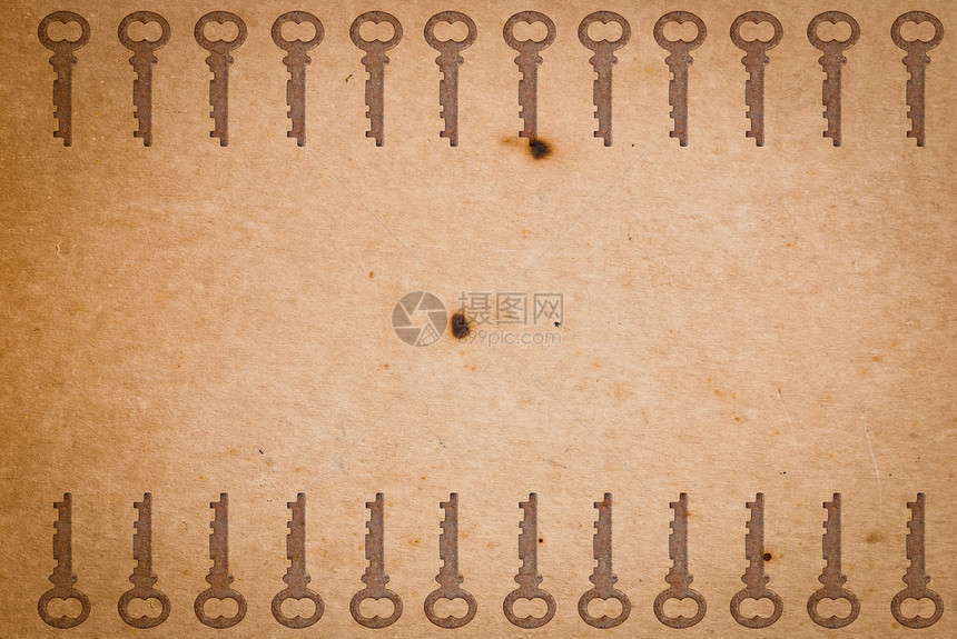 旧纸页背景的锈键财产工具材料安全木板古董房子金属钥匙棕色图片