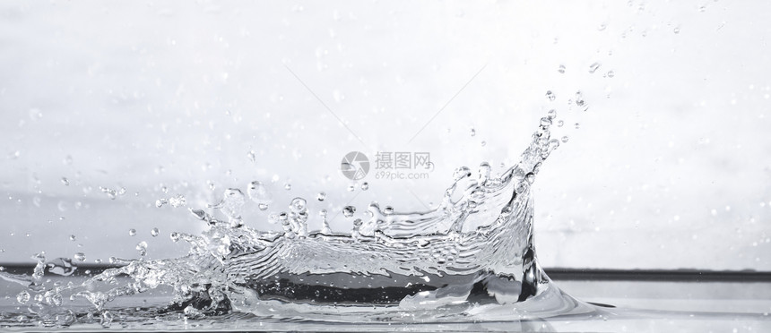 水喷水宏观液体涟漪波纹气泡反射水平框架飞溅海浪图片