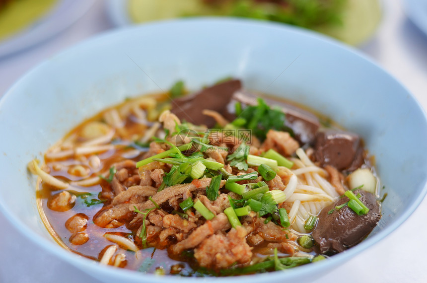 泰式泰国食品厨房蔬菜辣椒情调烹饪胡椒猪肉面条食物盘子图片