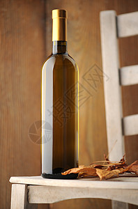 白葡萄酒叶子木头棕色国家包装瓶子商品标签白酒背景图片