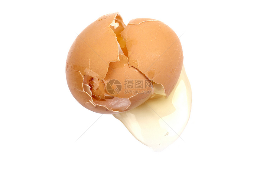 被白背景孤立的碎裂褐蛋事故生活蛋白营养蛋壳椭圆食物宏观蛋黄美食图片