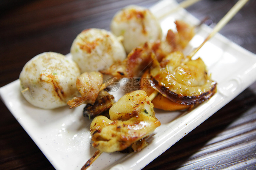 日食烹饪美食食物白色烧烤沙爹竹子盘子餐厅推介会图片