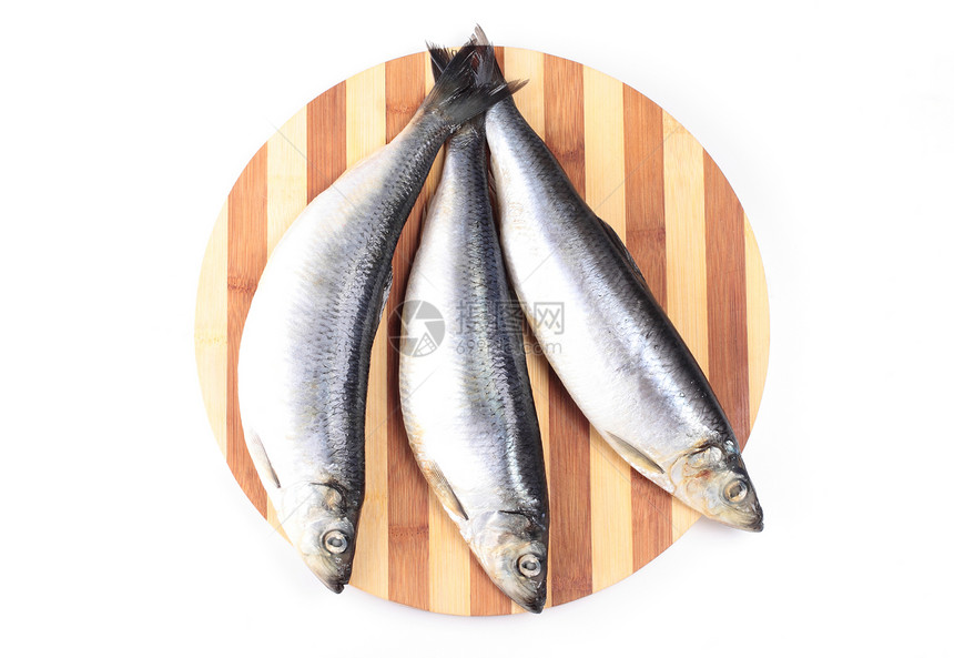 厨房餐桌上的鱼食物饮食绿色烹饪鲫鱼营养小吃棕色木头健康图片