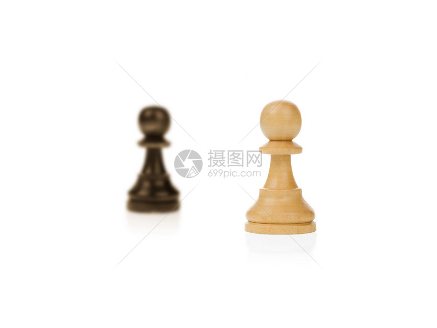 白色背景的象棋棕色游戏运动女王国王胜利木头图片