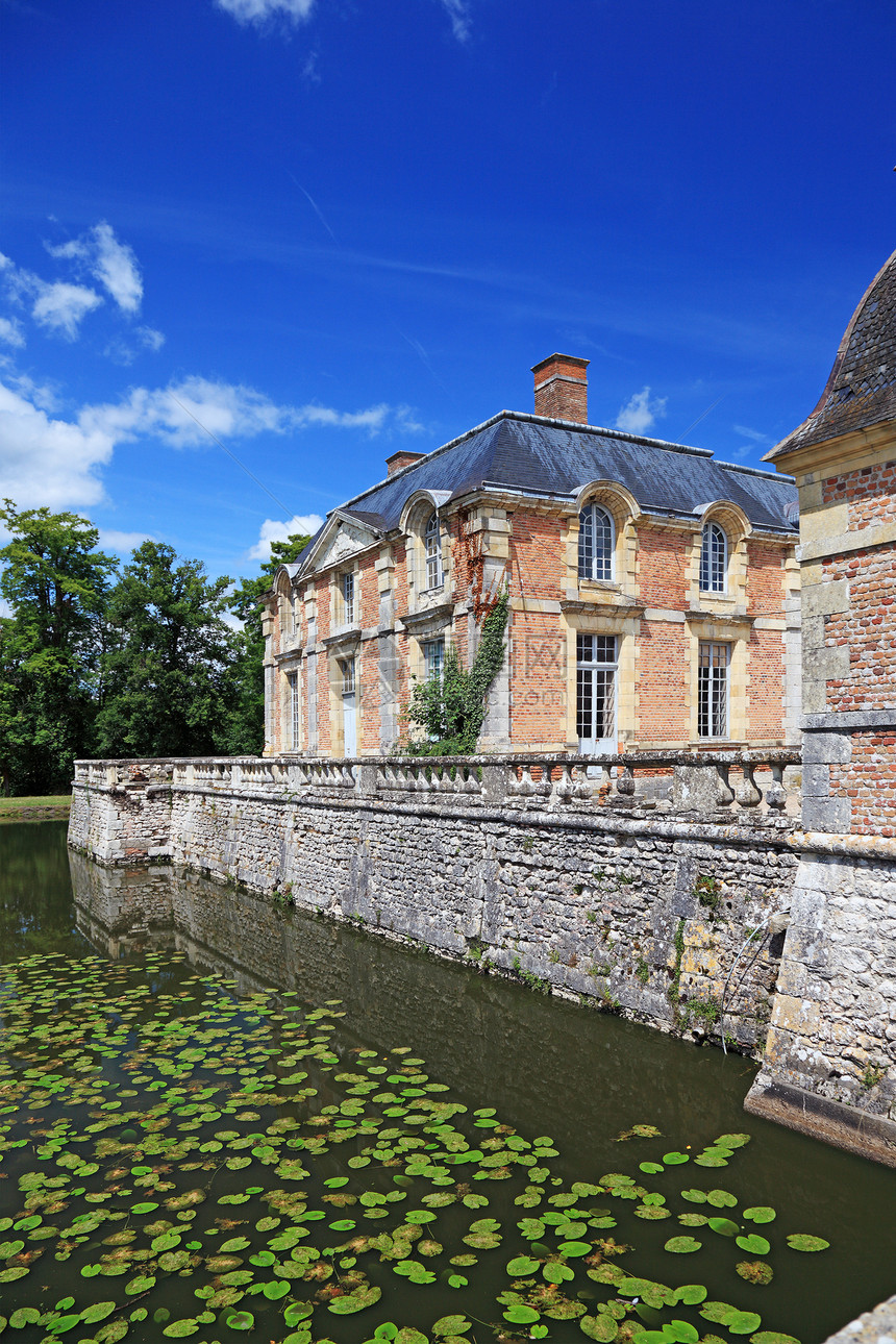 旧法国豪宅附近有湖泊 现在是一个博物馆 法国 欧元图片