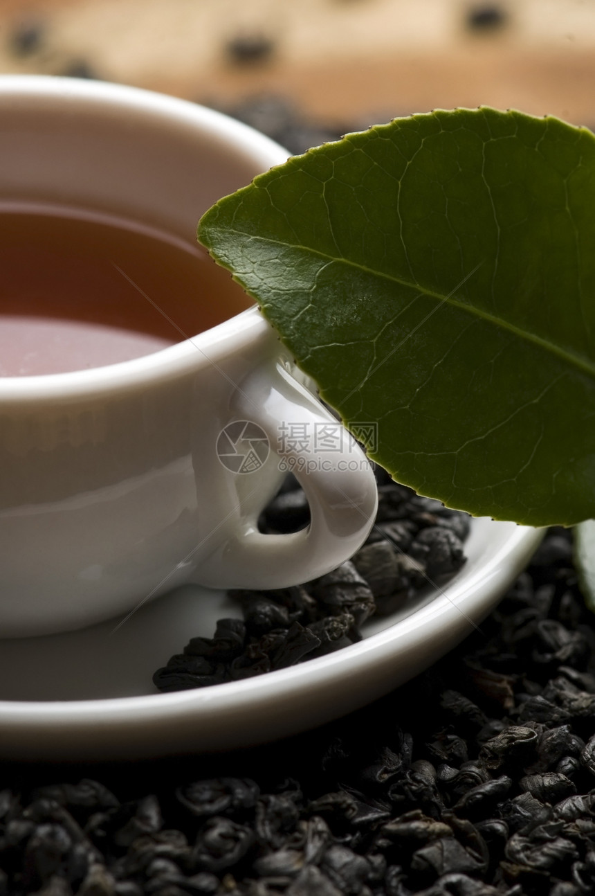 一杯绿茶 盛着灰色叶子烹饪植物食谱早餐仪式草本植物芳香金子香料美食图片