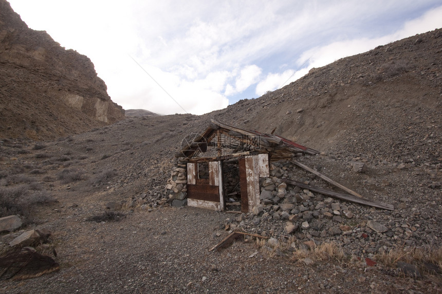 沙漠中废弃的采矿棚标志危险小屋警告乡村图片