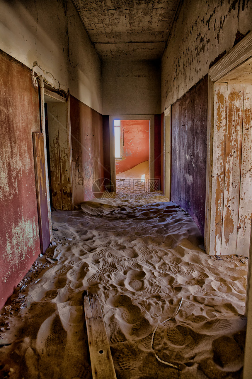 在Kolmanskop鬼城的鬼屋 靠近附近图片