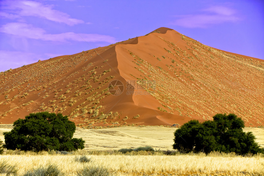 非洲纳米比亚纳克卢夫公园的一栋巨大的沙丘图片