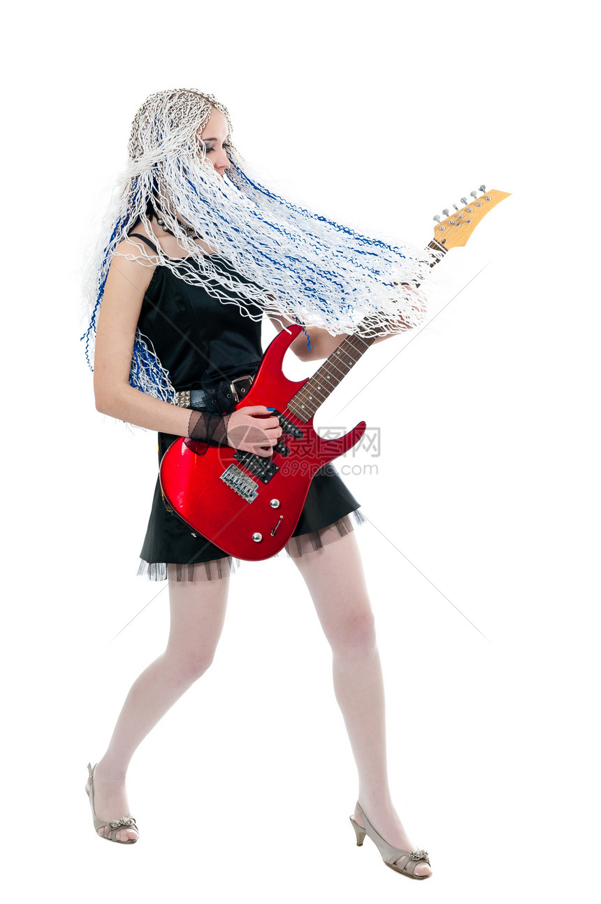 配红色吉他的女孩吉他手活力蓝色裙子喜悦文化音乐家乐趣细绳岩石个性图片