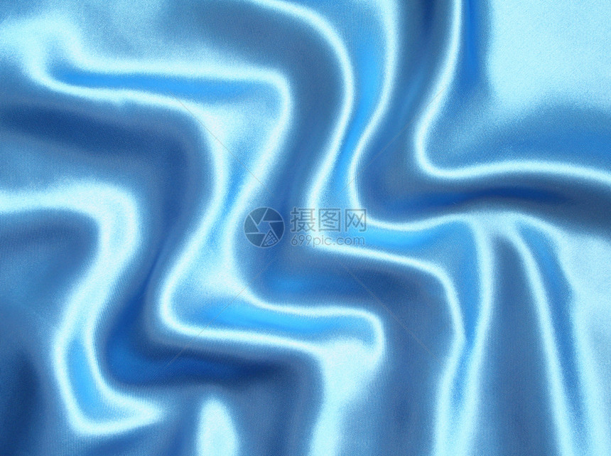 平滑优雅的蓝色丝绸作为背景海浪布料奢华天蓝色材料版税生产投标折痕礼物图片