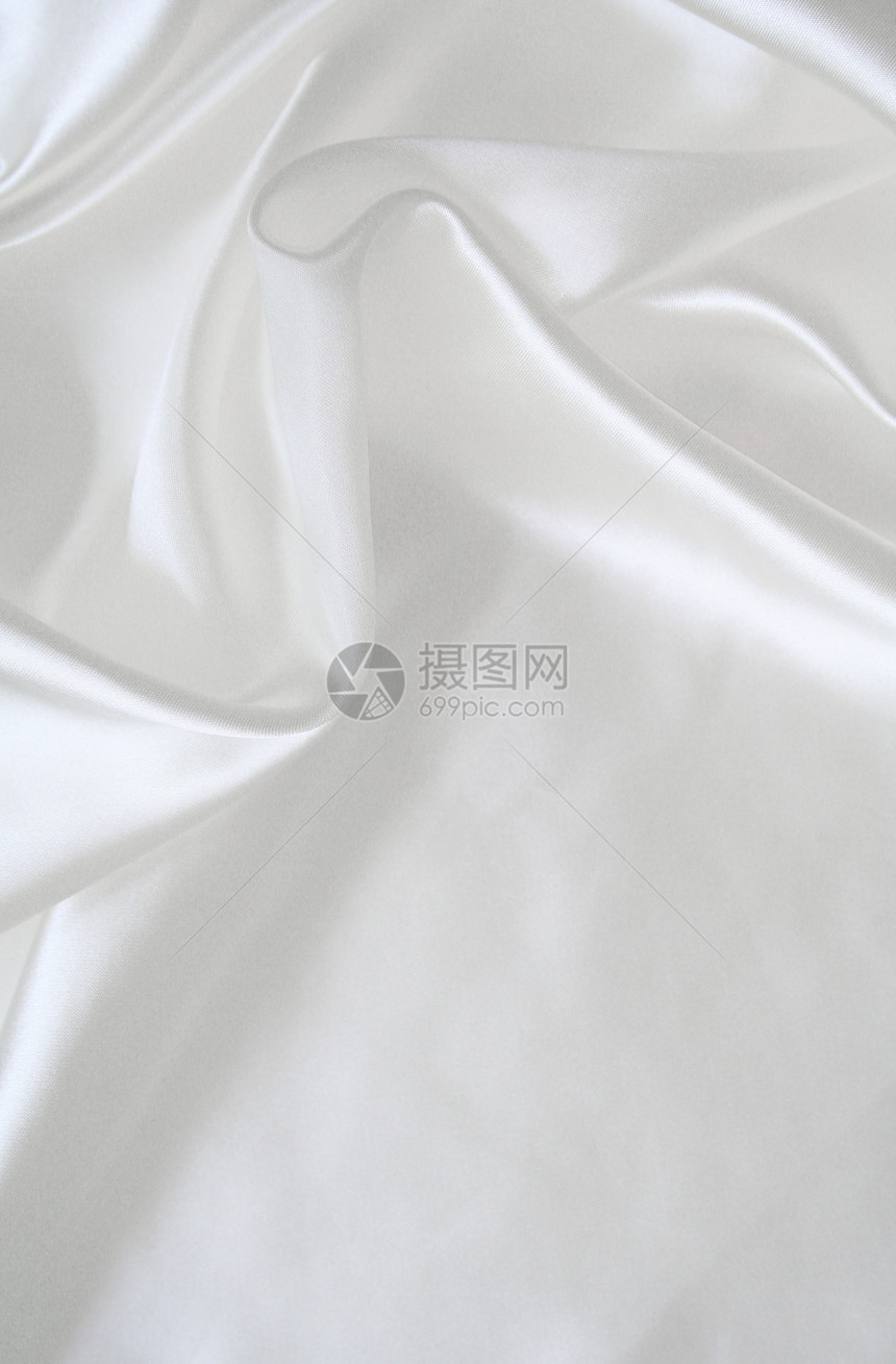 平滑优雅的白色丝绸银色投标婚礼纺织品涟漪材料海浪织物布料曲线图片