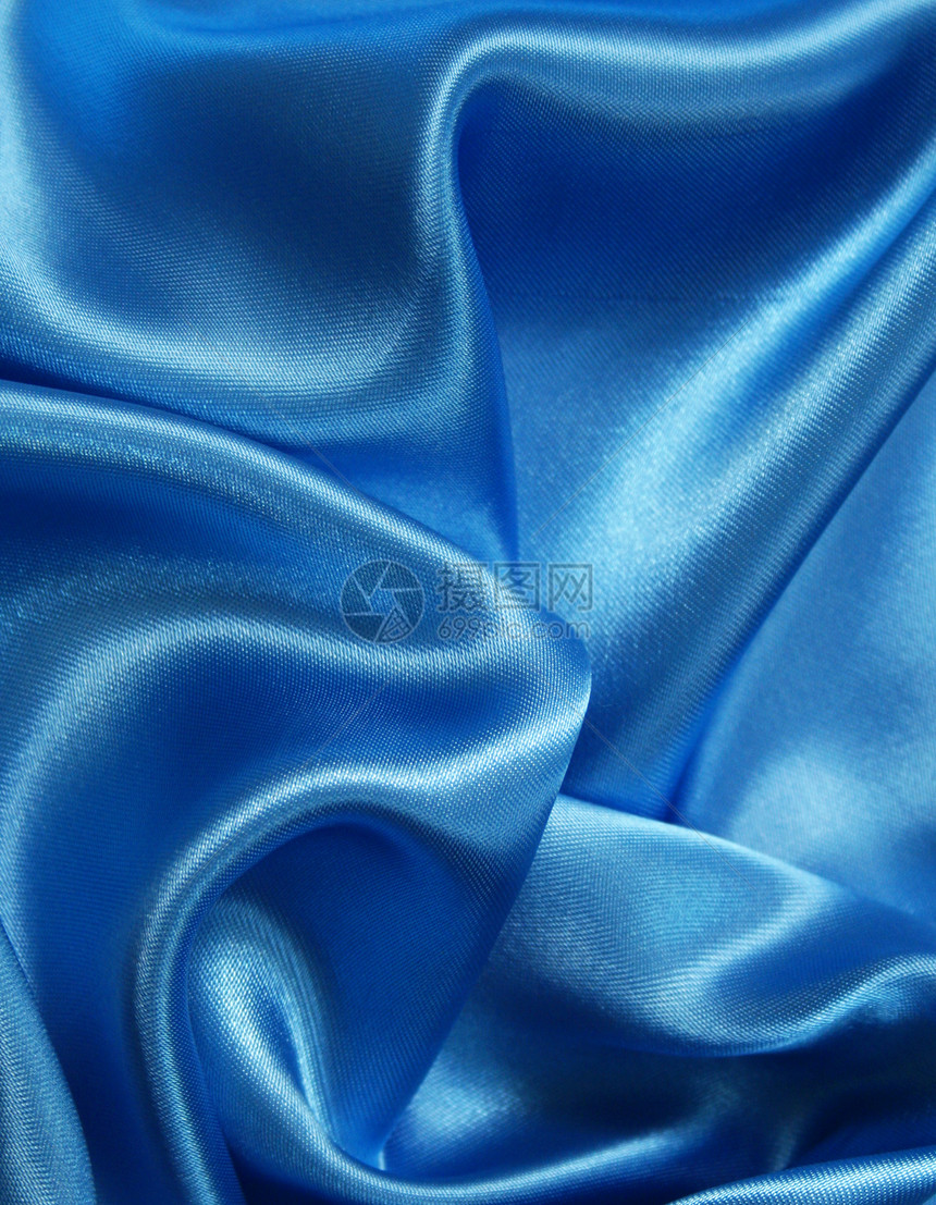 平滑优雅的深蓝丝绸作为背景织物银色投标折痕纺织品丝绸材料布料海浪曲线图片