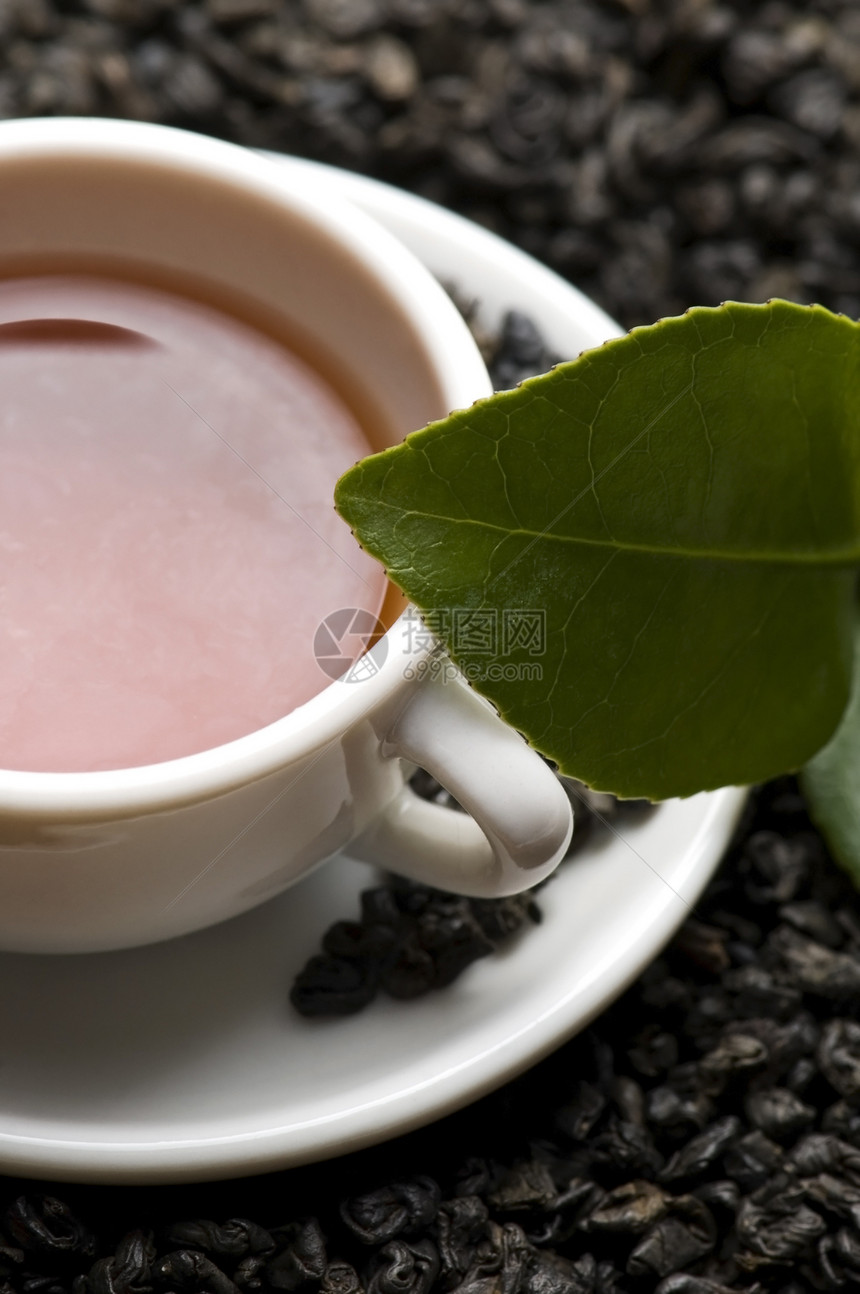 一杯绿茶 盛着灰色叶子异国味道美食食谱植物早餐时间草本植物宏观烹饪图片