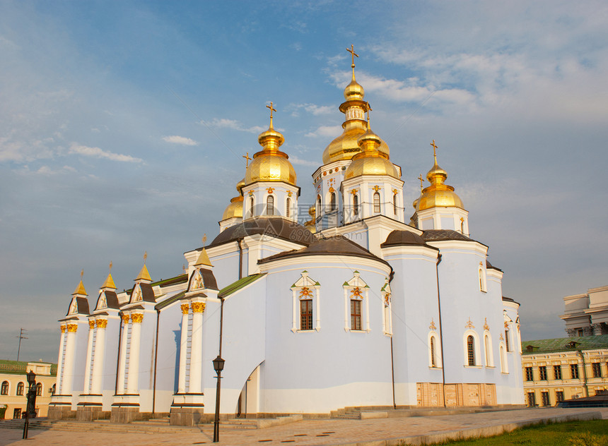 乌克兰基辅圣迈克尔修道院寺庙天空大教堂胡同历史公园英石蓝色金子文化图片