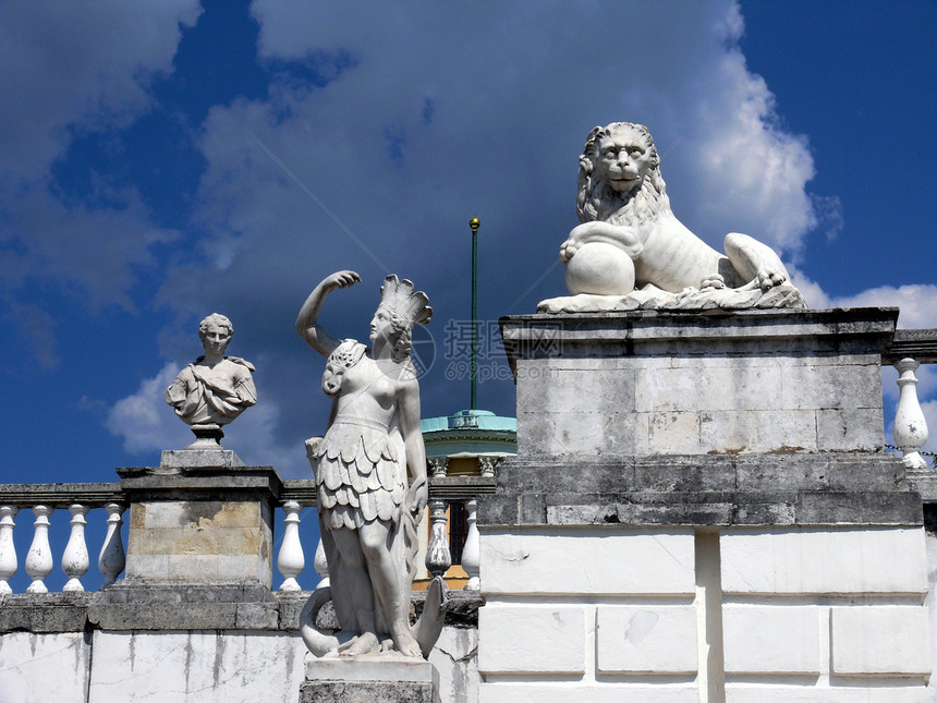 宫殿附近旧阳台的古迹 位于莫斯科庄园公园纪念碑小路博物馆建筑楼梯财产天空奢华地标图片