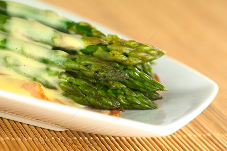 与荷兰豆酱的绿藻类美味美食蛋黄水平食物绿色油炸照片午餐蔬菜图片