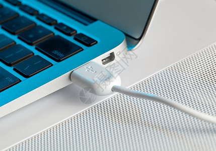 USB 插件的宏拍摄电子硬件电脑数据技术连接器笔记本宏观钥匙办公室背景图片