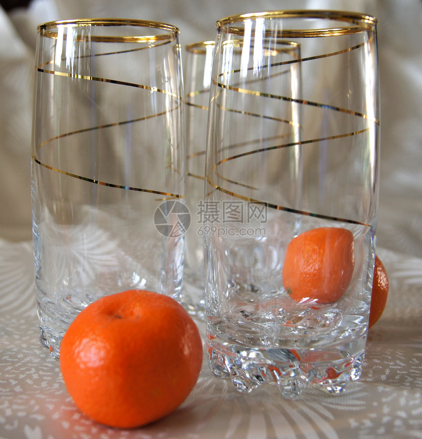 眼镜和橘子螺旋褐色庆典派对金子桌布水果橙子食物图片