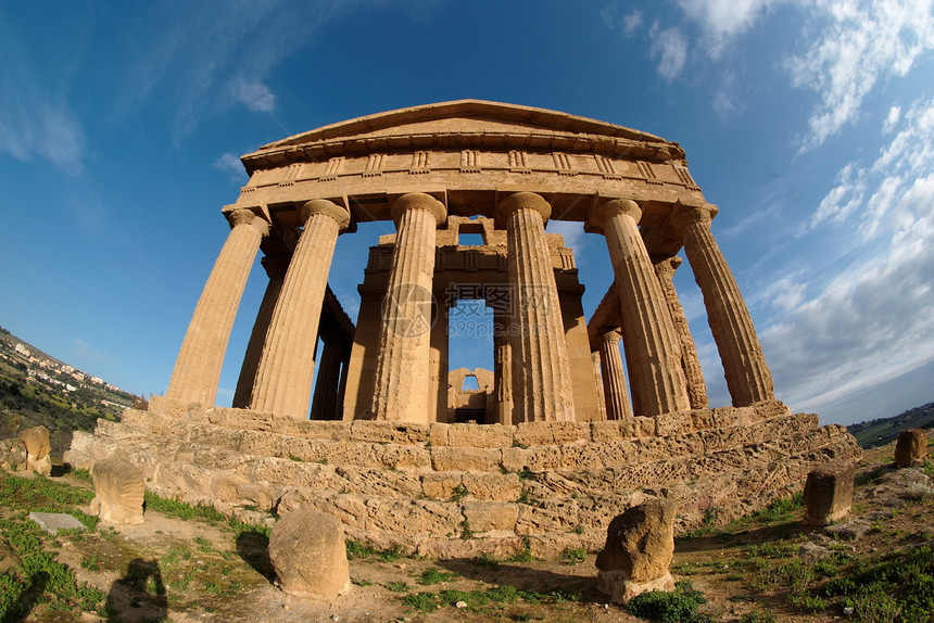 意大利西西里Agrigento的Concordia寺庙天空异教徒建筑失真鱼眼蓝色纪念碑考古学旅游石头图片