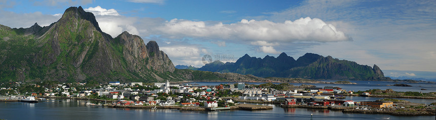 洛福滕群岛Svolvaer镇的全景图片