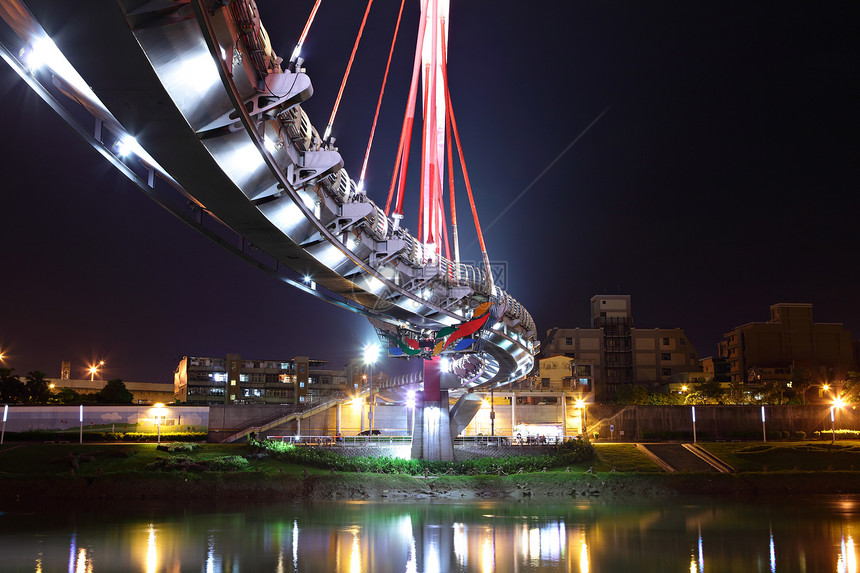 台湾夜里桥运输城市建造地标景观旅行路口商业车道反射图片