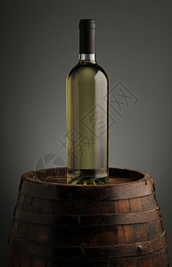 葡萄酒瓶玻璃气氛酒精木头液体质量瓶子白酒地窖静物背景图片