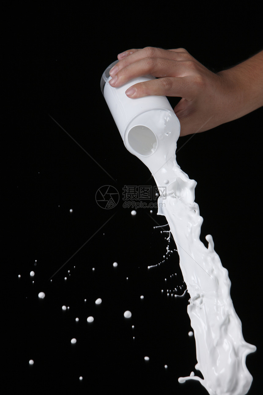 倾灌液态牛奶奶制品流动洗澡飞溅酸奶水滴奶油白色图片