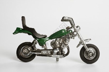玩具部门摩托车运输白色绿色自行车车轮灰尘背景图片