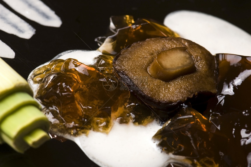 分子胃蘑菇汤美食草本植物奶油白色琼脂蔬菜脆皮食物盘子起动机图片