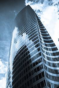 摩天大楼天空晴天合金玻璃蓝色金属建筑广告机构窗户背景图片