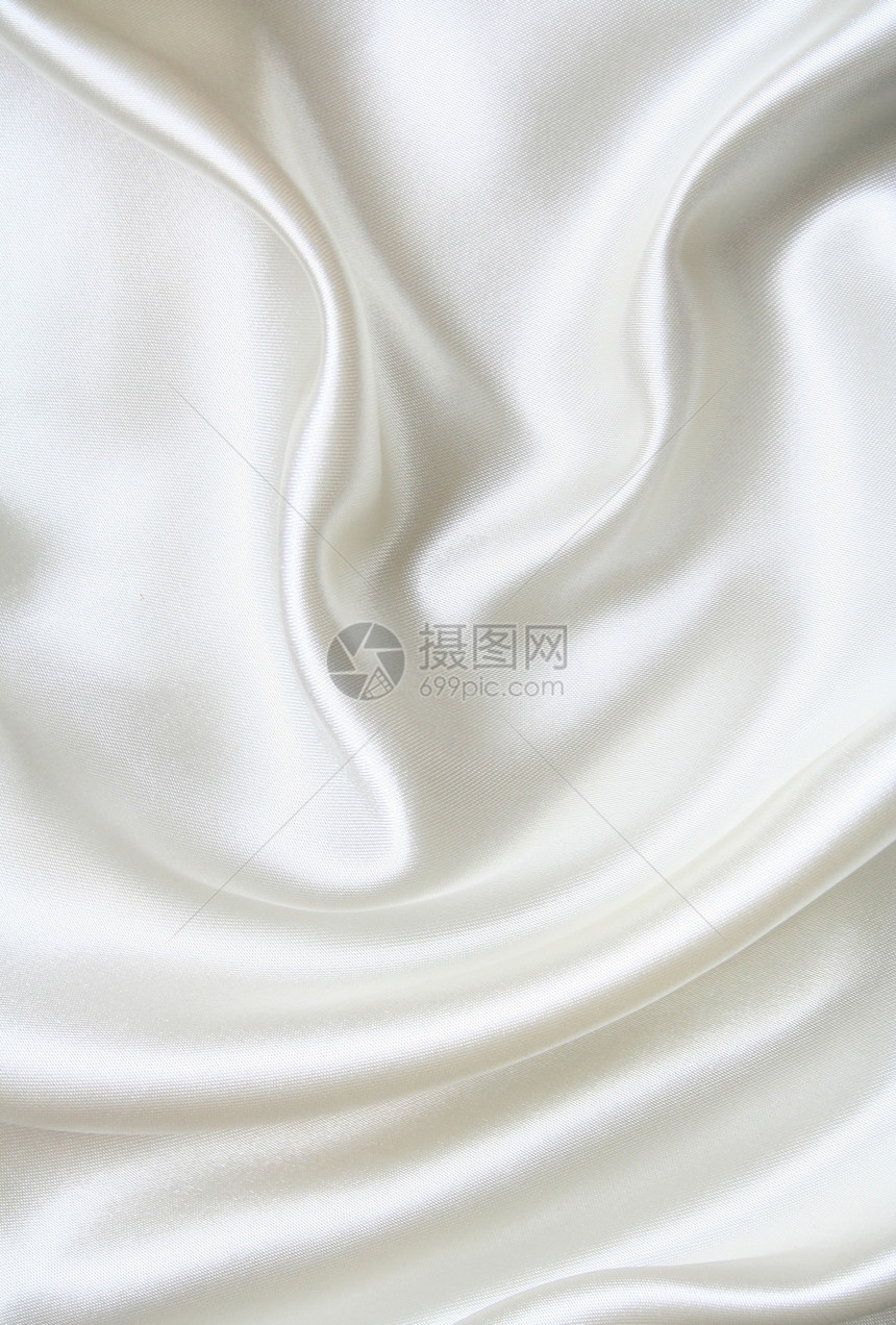 平滑优雅的白色丝绸作为背景布料纺织品生产寝具奢华涟漪新娘海浪曲线折痕图片