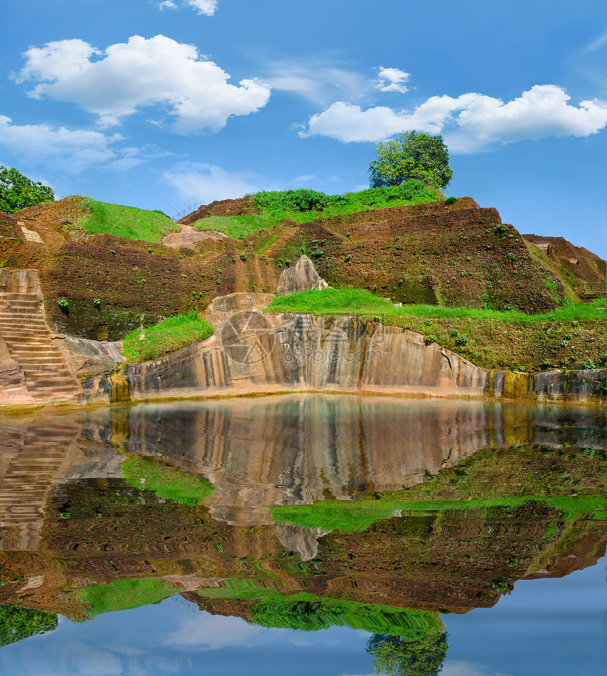 斯里兰卡Sigiriya山(锡兰)宫殿水池残骸图片