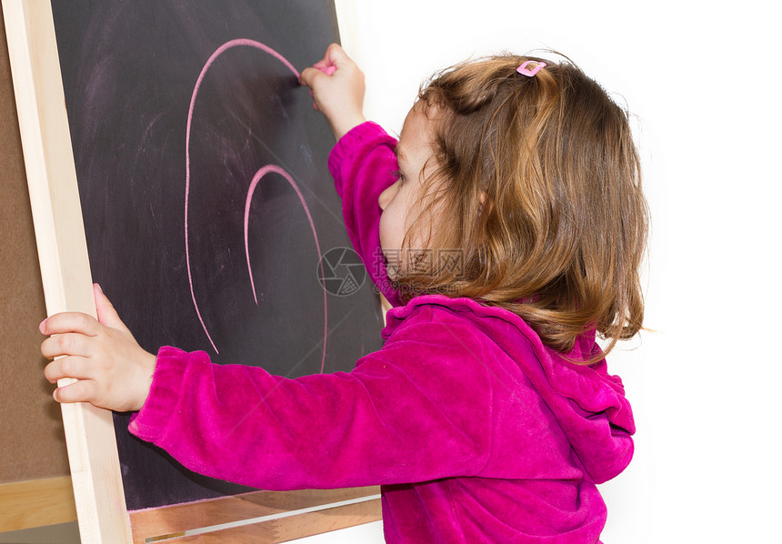 小女孩在黑板上写字工作木板教育字母学生女孩石板孩子公司童年图片