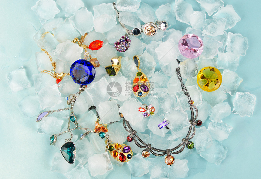 冰上的珠宝礼物手工首饰耳环冻结宝藏产品金子团体玻璃图片