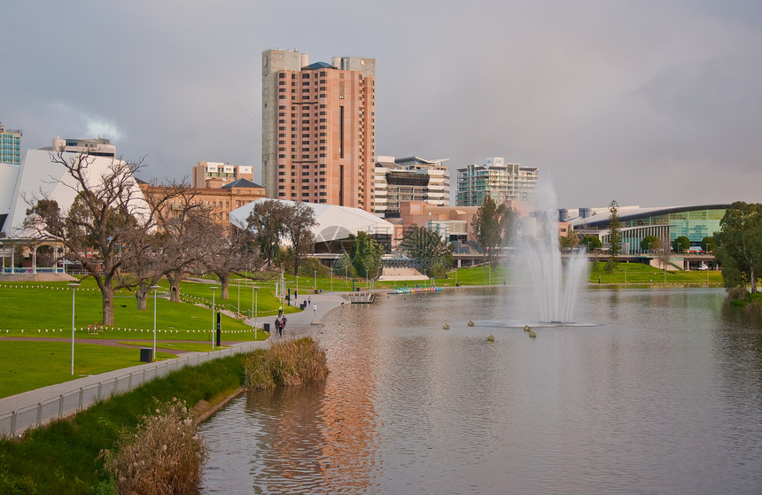 Adelaide市中心建筑学中心天空景观风景娱乐建筑习俗公园城市图片
