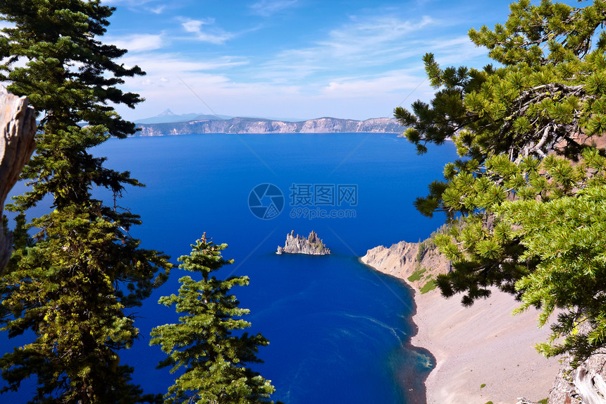 幽影船 克拉特湖山脉公园旅行树木火山森林绿色池塘生态火山口图片