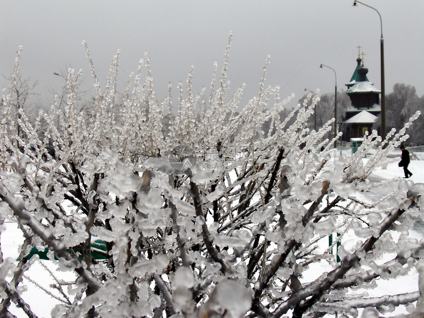 在冰雪中刷笔图片