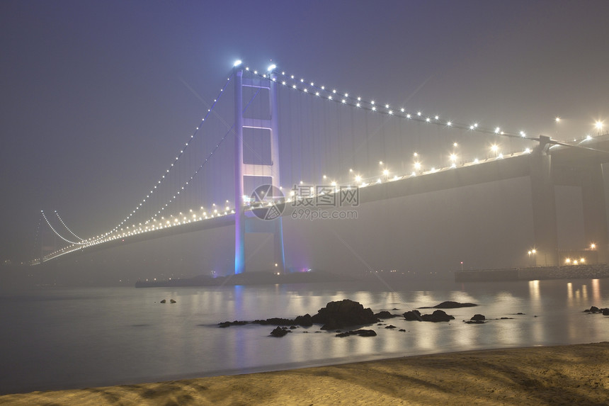 夜里香港清马桥城市运输建筑场景汽车日落市中心速度天空街道图片