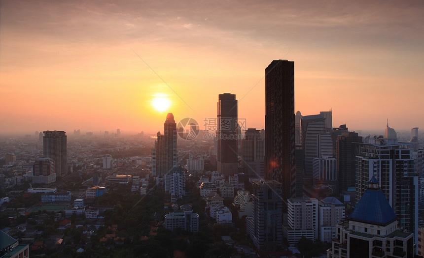 曼谷日落摩天大楼公共汽车技术首都风景交通城市办公室天空阳台图片