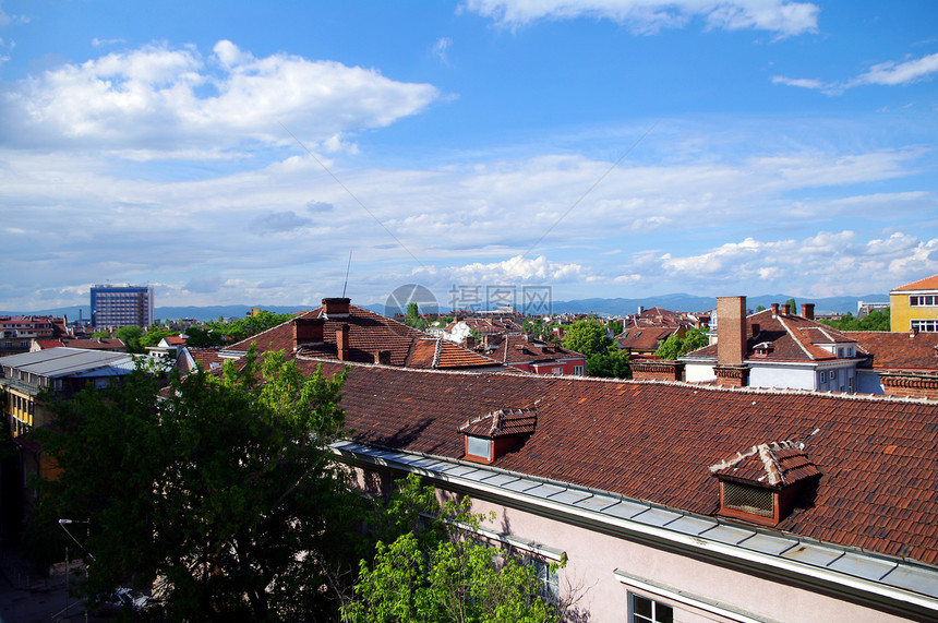 夏天索菲亚的屋顶 保加利亚天空全景蓝色房子城市历史性红色图片