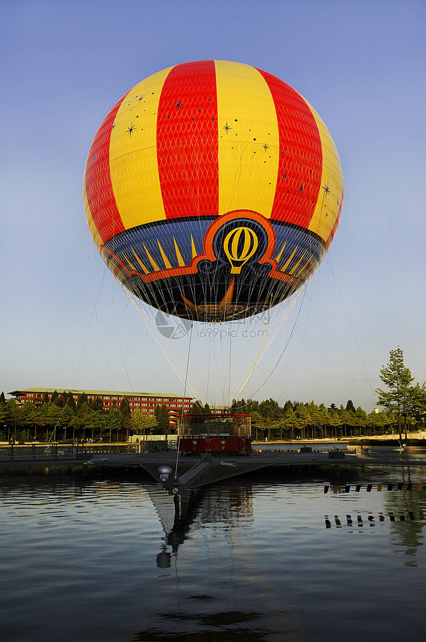 彩色空气气球航班节日红色天空自由漂浮乐趣天线爱好冒险图片